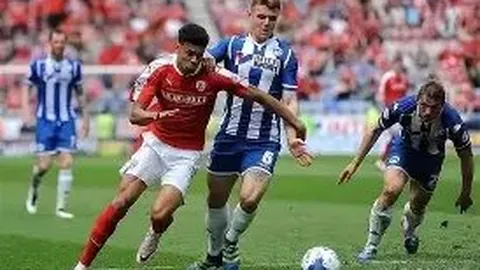 《紧急快讯！切尔西女足欧冠对决巴塞罗那，因突发停电暂停超五分钟，精彩对决再现悬念！》