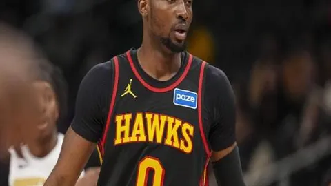 怀特卓越非仅发带助力，冠军阵容坚韧不畏挑战